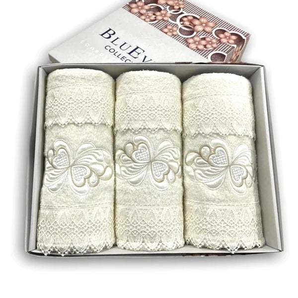 SET ASCIUGAMANI ARMONIA 3+3 RICAMATI CON BALZA IN MACRAMÈ ARMONIA 2